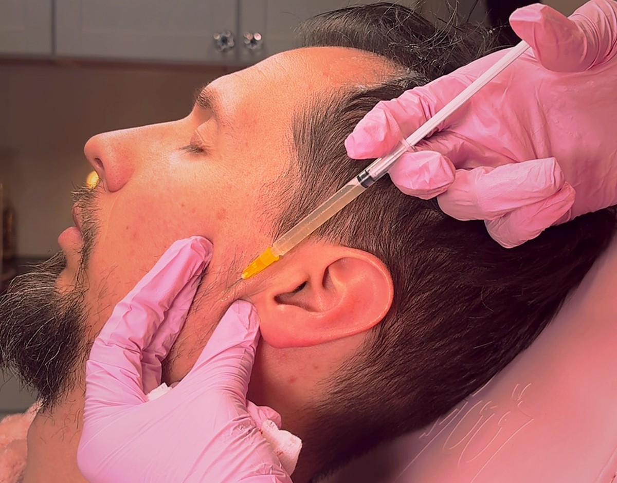 Aesthoria injectable treatment performed with precise facial assessment